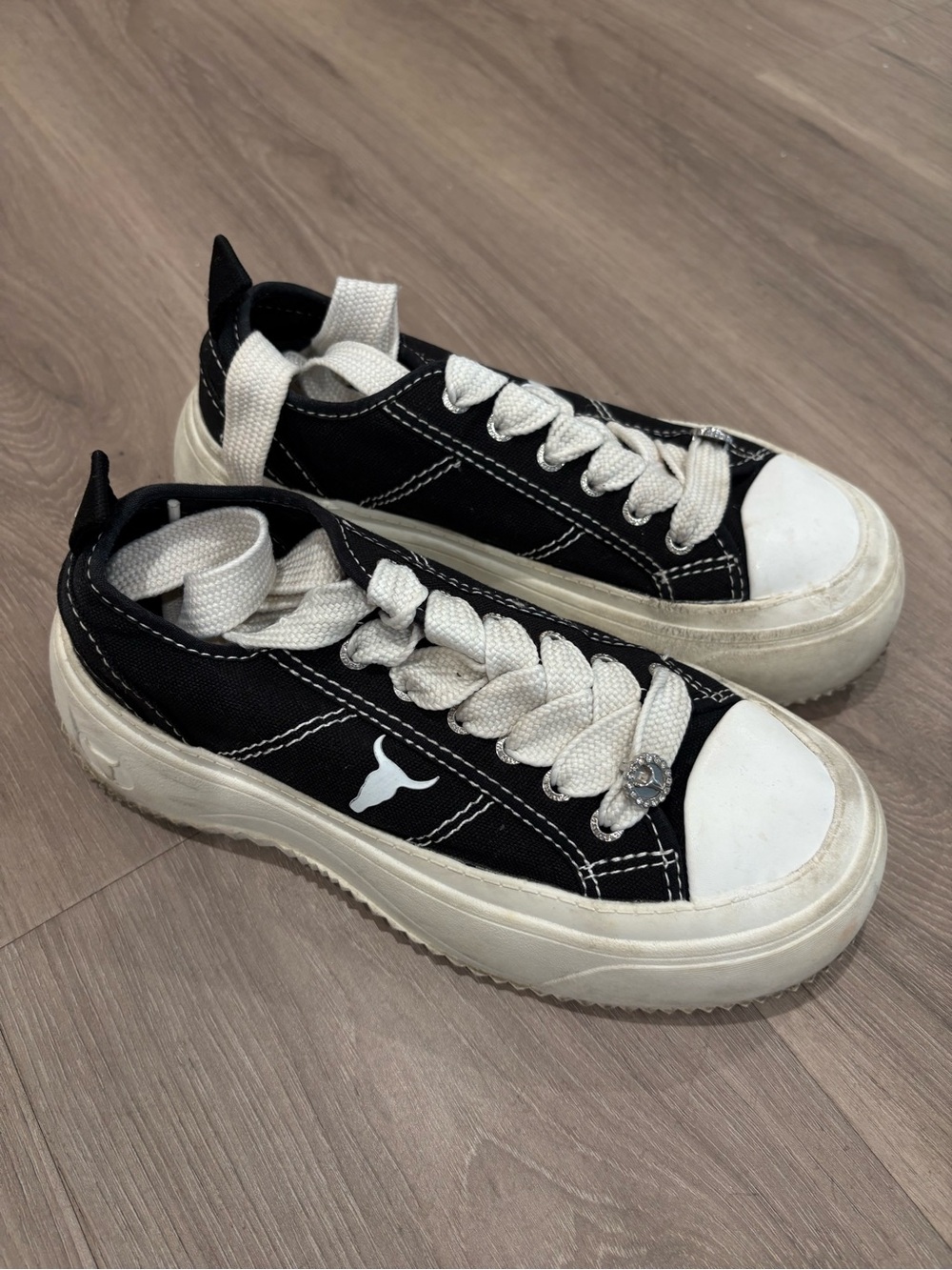 Windsor Smith Black and White Low-Top Platform Sneakers